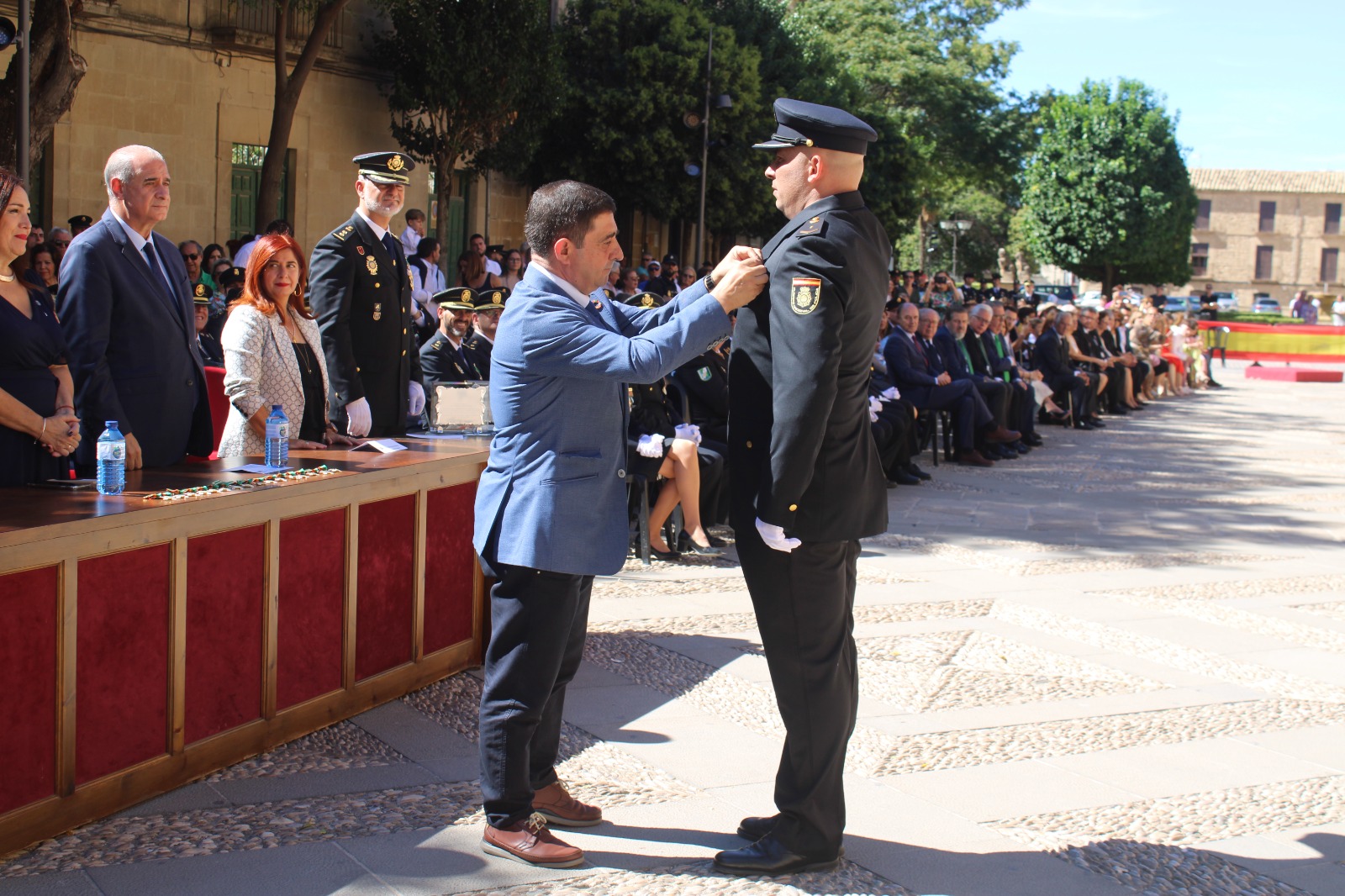 Francisco Reyes ha participado la entrega de condecoraciones y distinciones en el marco de este acto. JPG de 442 KB